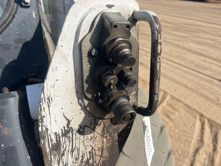 2022-bobcat-s770-image-11