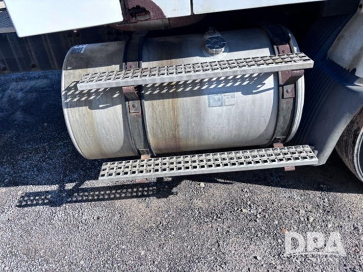 2003-volvo-10-image-57