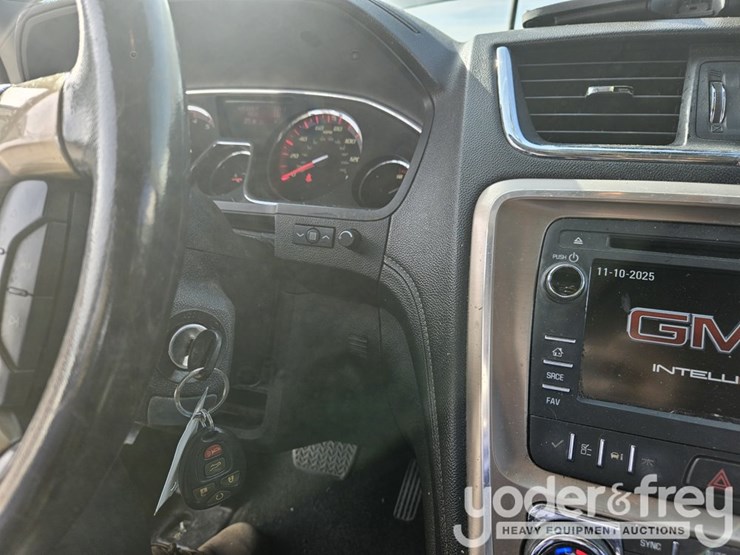 2014-gmc-acadia-image-26