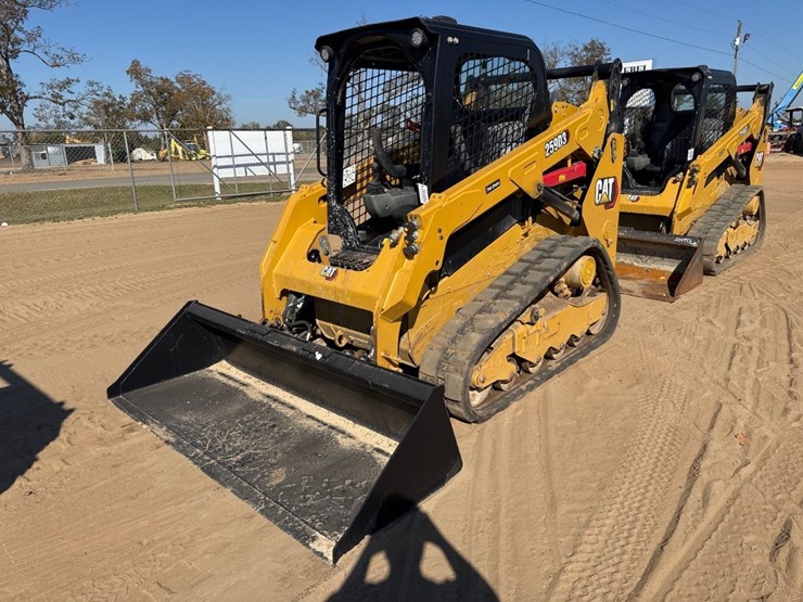 2023-caterpillar-259d3-image-8