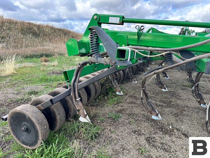 john-deere-1830-image-12