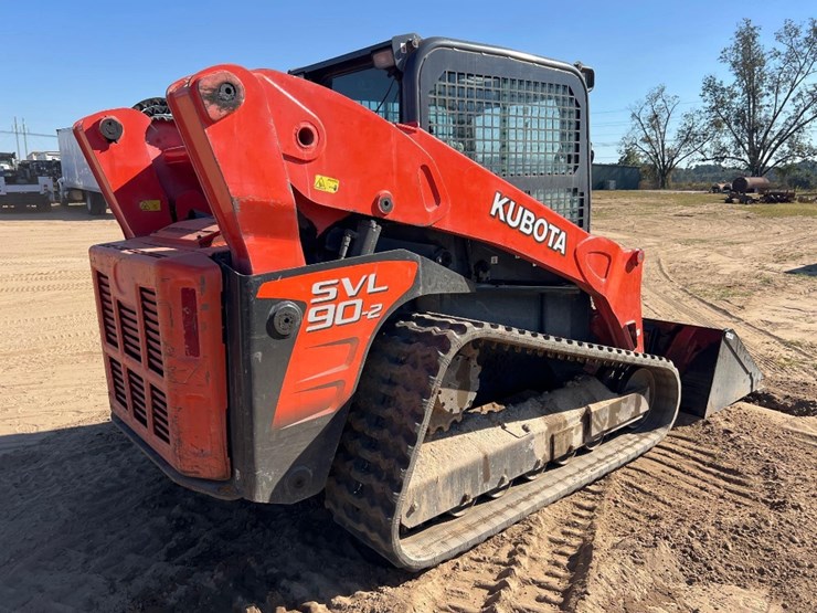 2011-kubota-svl90-2-image-3
