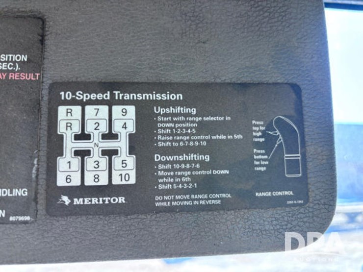 2003-volvo-10-image-99