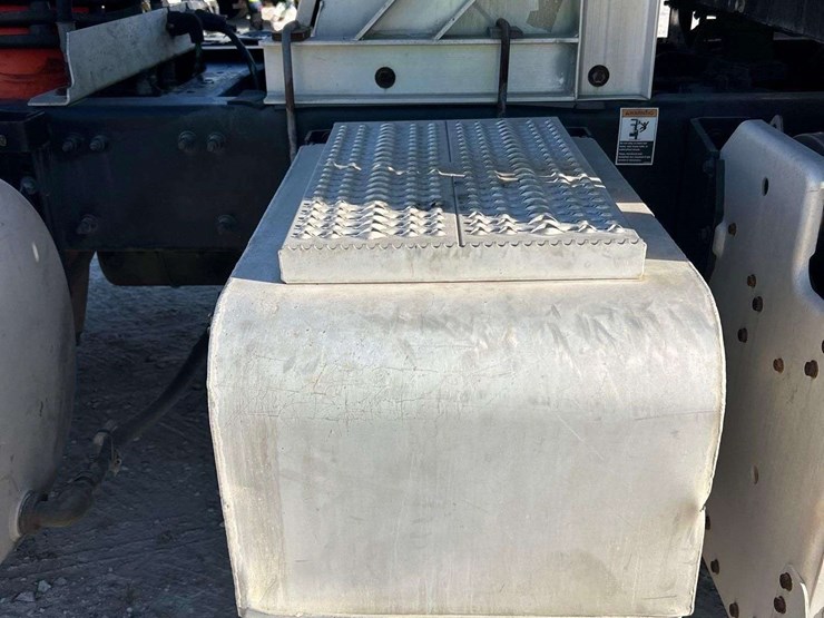 2016-peterbilt-579-image-38