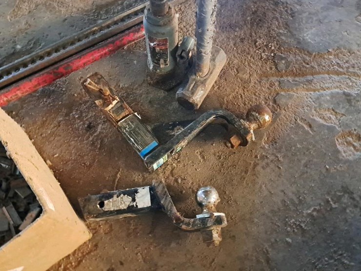 #311-•-jacks,-hitches-and-parts-image-4