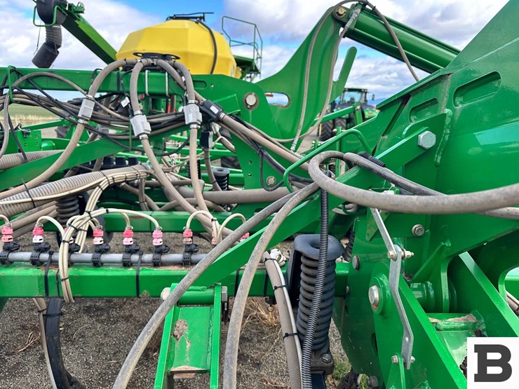 john-deere-1830-image-23