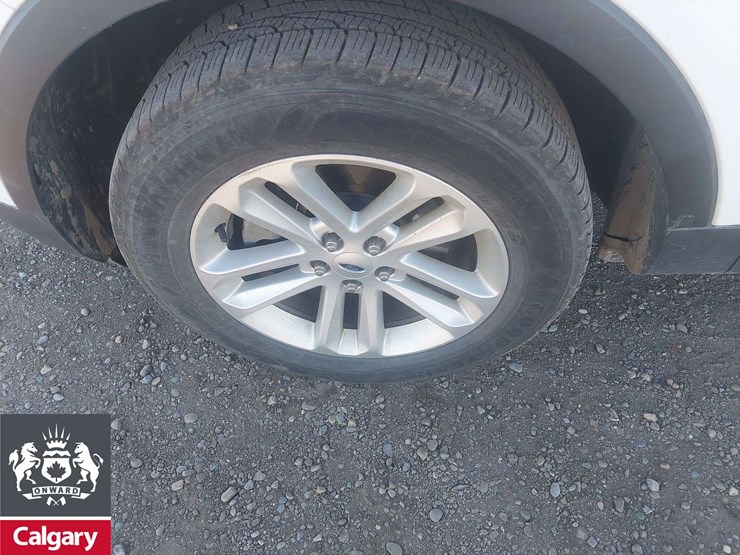 2017-ford-explorer-image-8