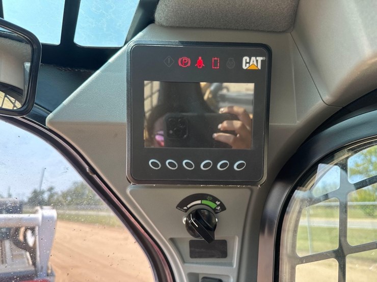 2023-caterpillar-259d3-image-28
