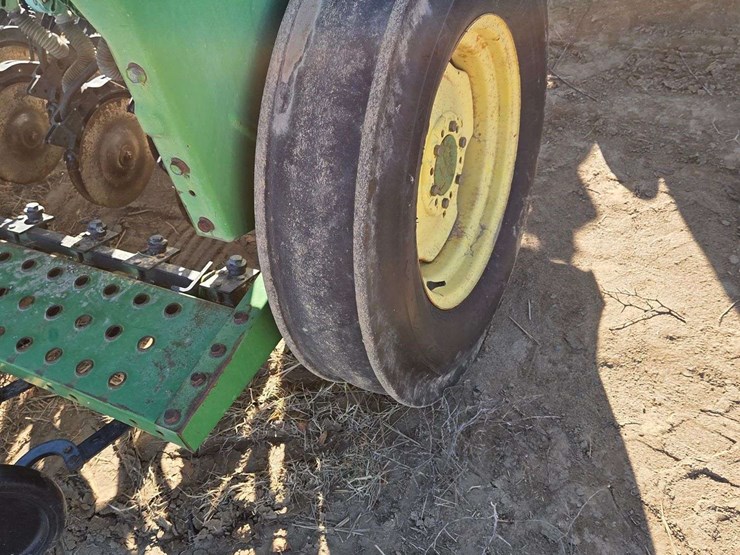 john-deere-450-image-10