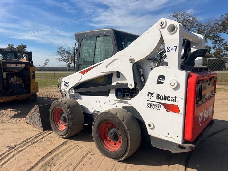 2022-bobcat-s770-image-2