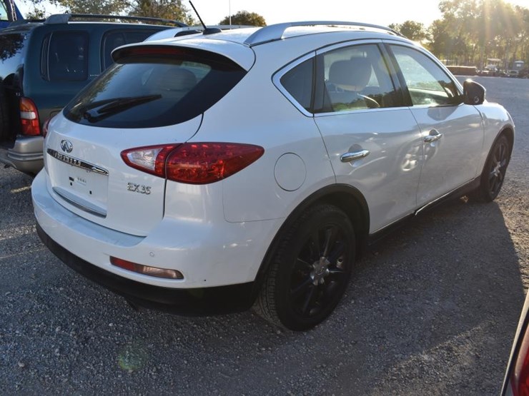 2011-infiniti-ex35-image-3
