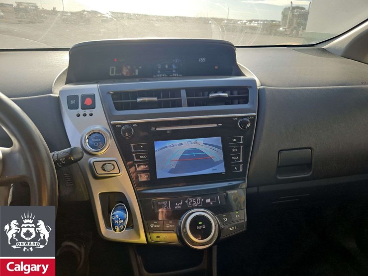 2015-toyota-prius-v-hybrid-4dr-wagon-image-16