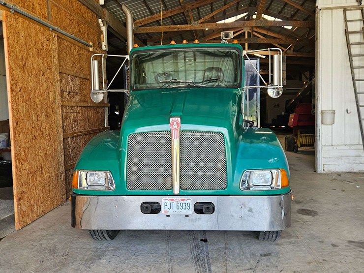 2005-kenworth-t300-image-3