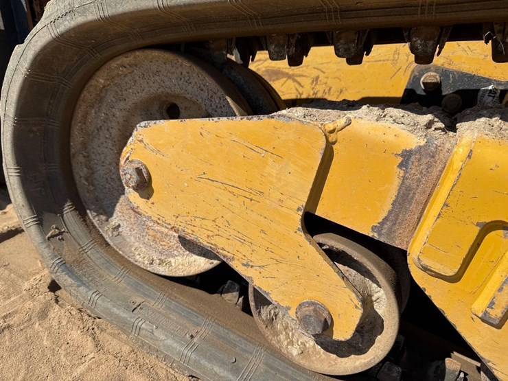 2023-caterpillar-259d3-image-9