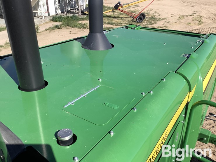 2021-john-deere-w235-image-13