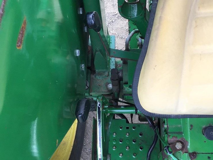 1985-john-deere-2350-image-16