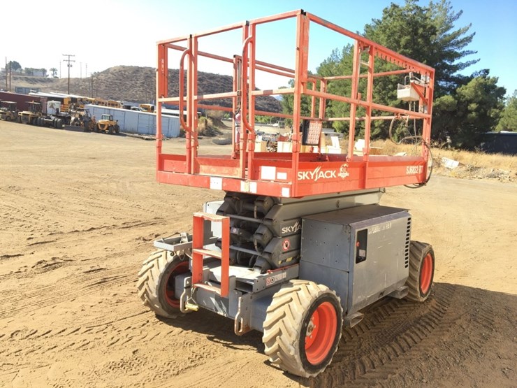 2015-skyjack-sj6832rt-image-2