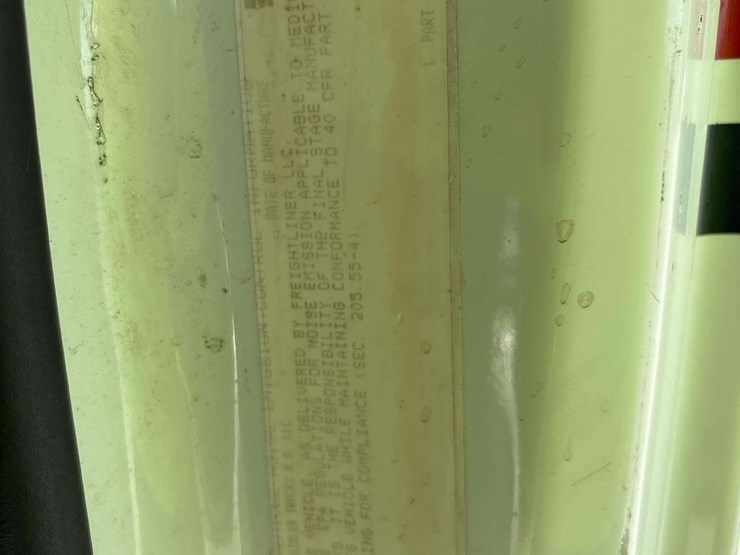 2012-freightliner-m2-106-image-7