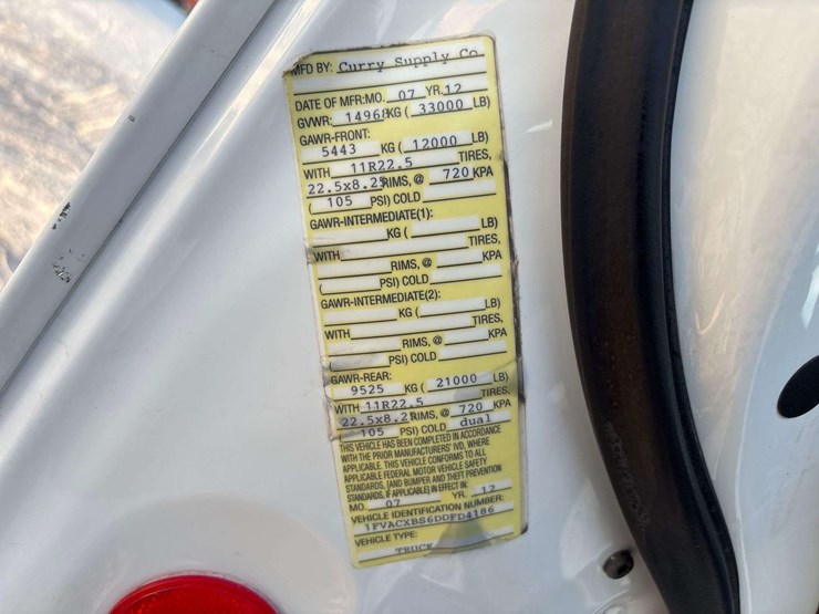 2013-freightliner-m2-106-image-7