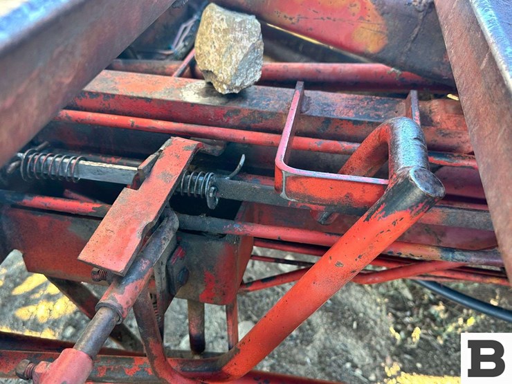 1972-new-holland-1048-image-9