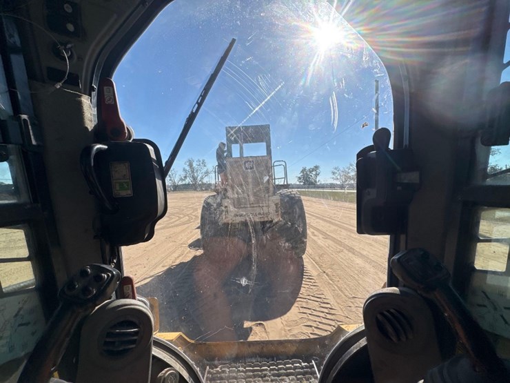 2018-caterpillar-259d-image-24