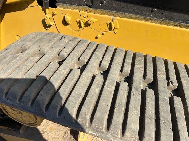 2019-caterpillar-299d2-xhp-image-14