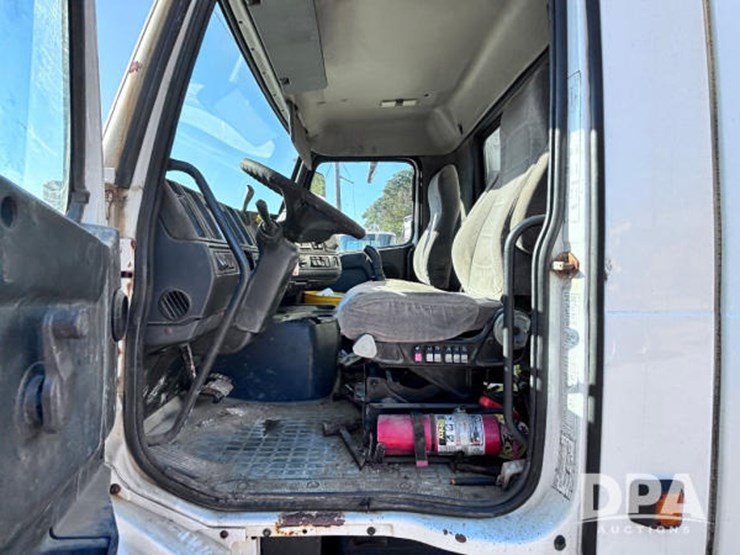 2003-volvo-10-image-92