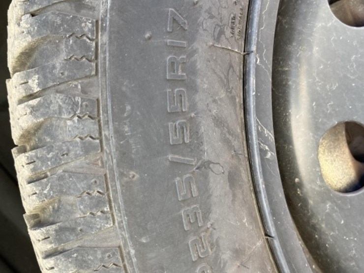 2011-ford-crown-victoria-sedan-image-30