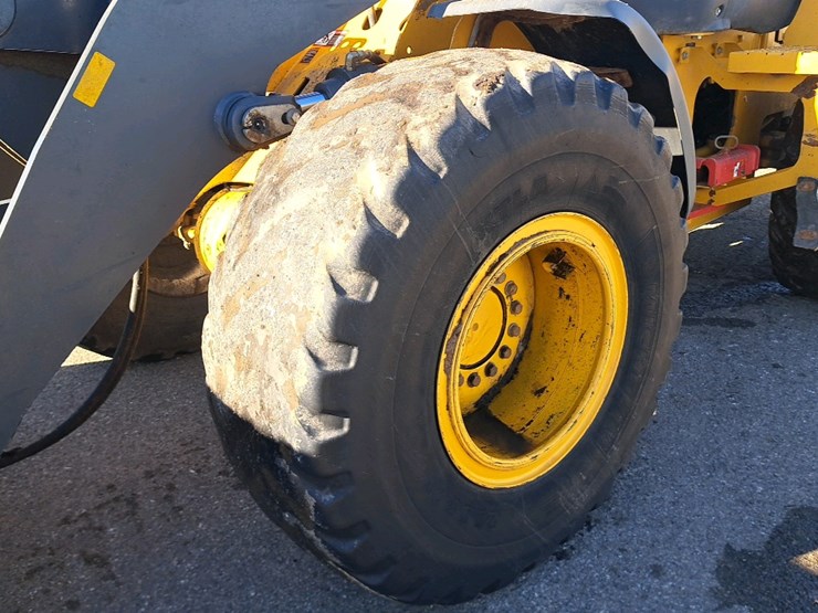 2018-deere-524k-image-32