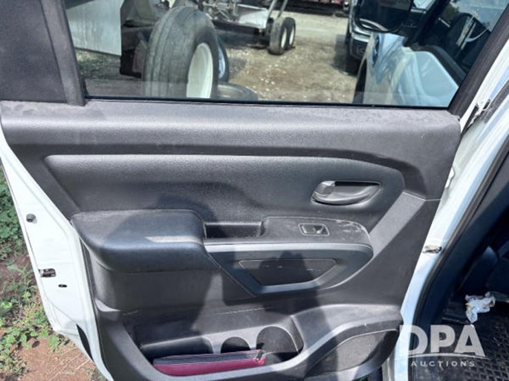 2018-nissan-titan-image-52