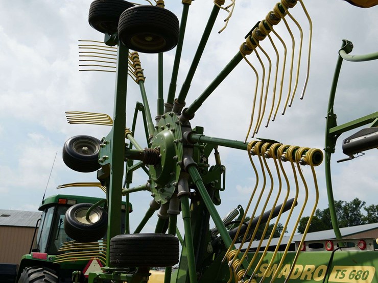 krone-swadro-twin-rotary-hay-rake-image-21