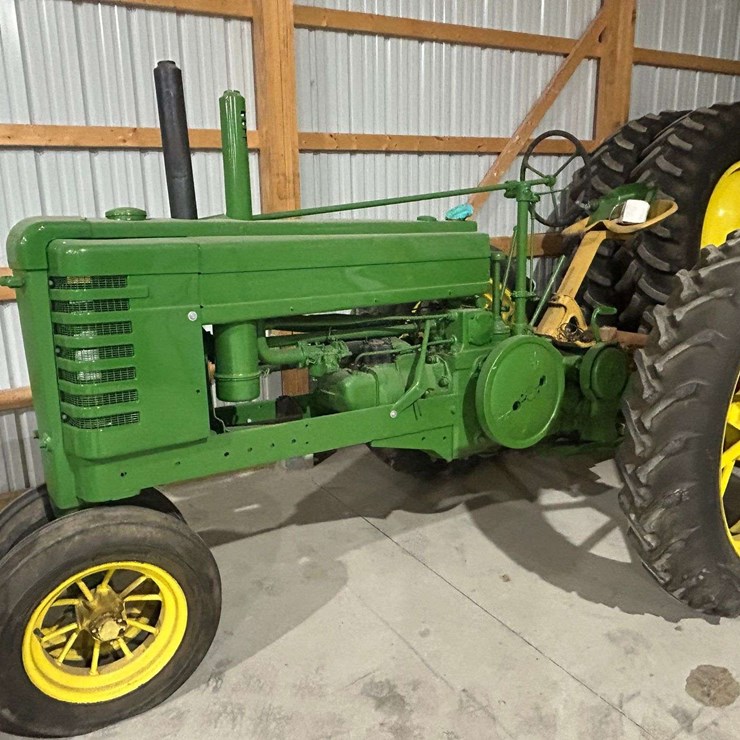 JOHN DEERE B