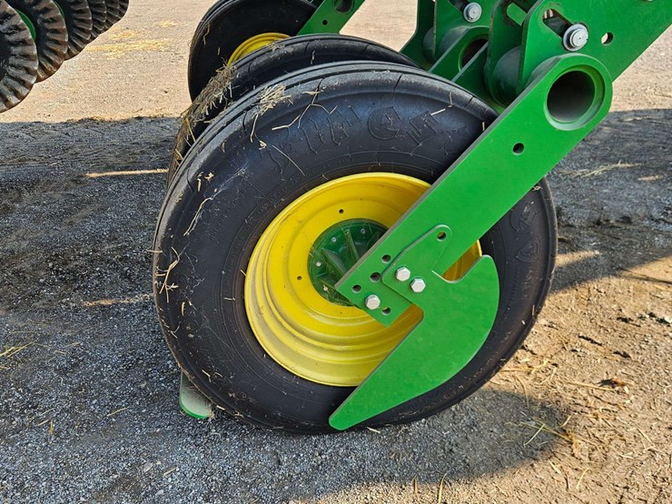 2024-john-deere-1795-image-23