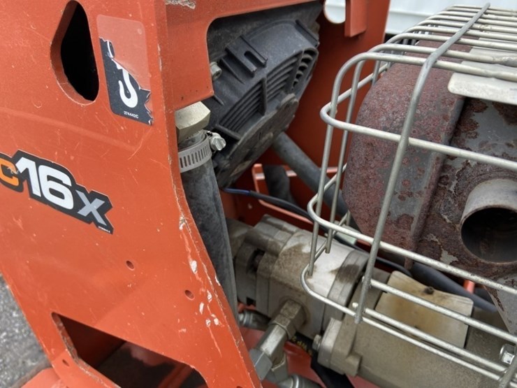 2017-ditch-witch-c16x-image-27