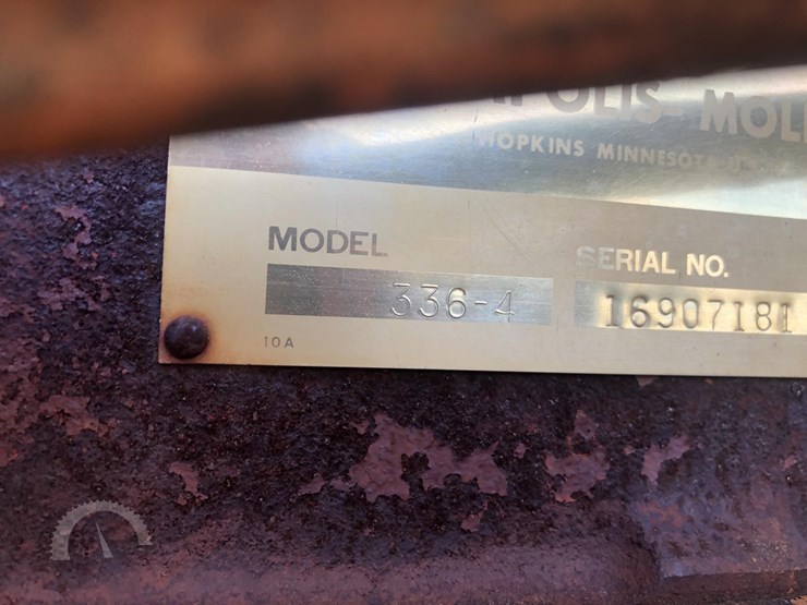 minneapolis-moline-m602-image-11