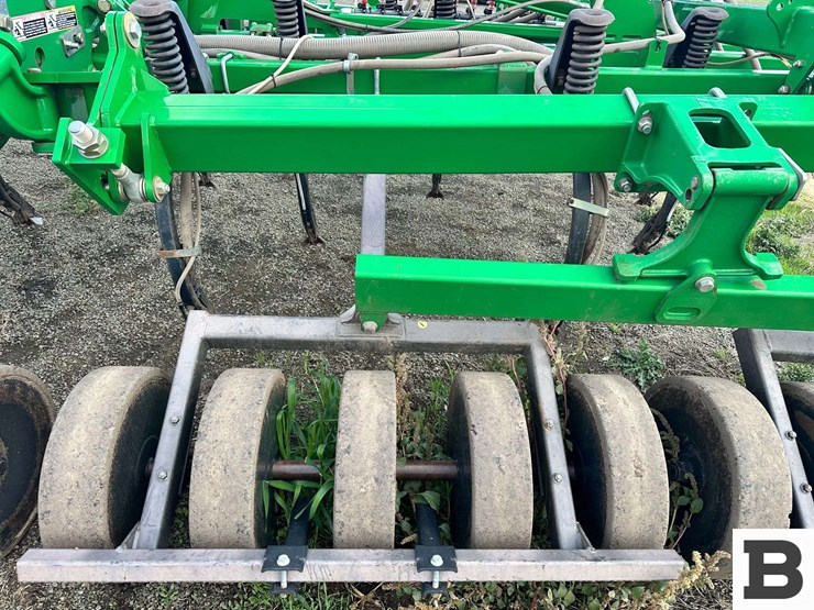 john-deere-1830-image-15