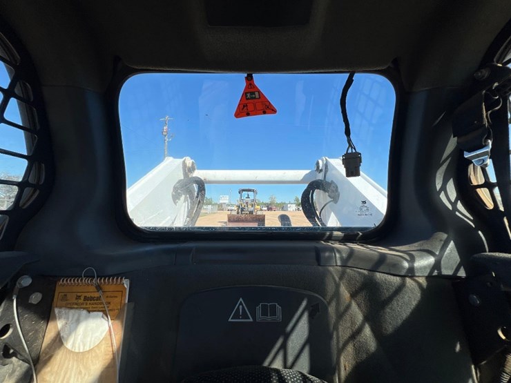 2021-bobcat-t870-image-35