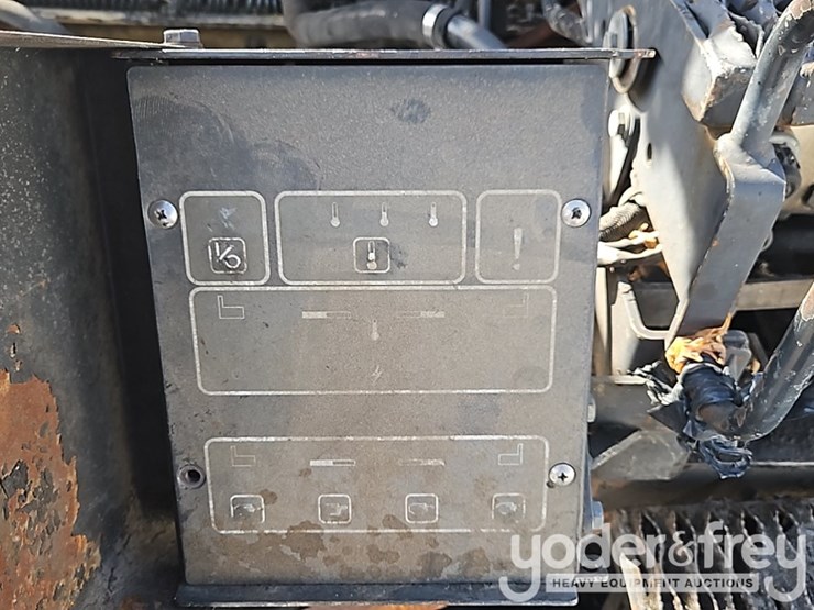 2014-caterpillar-ap-1000e-image-22