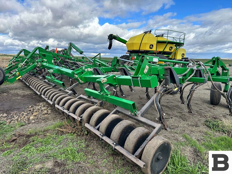 john-deere-1830-image-13