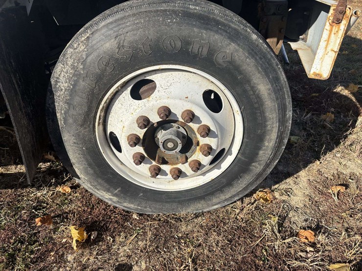 gmc-c7500-utility-truck-image-22