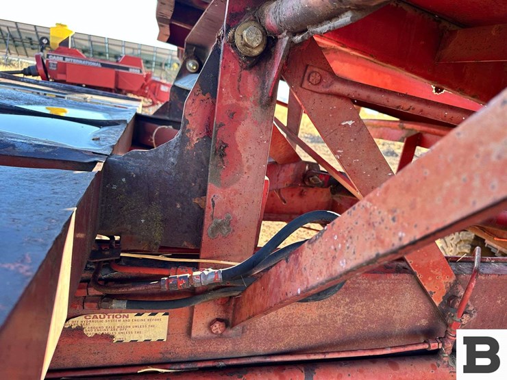 1972-new-holland-1048-image-17