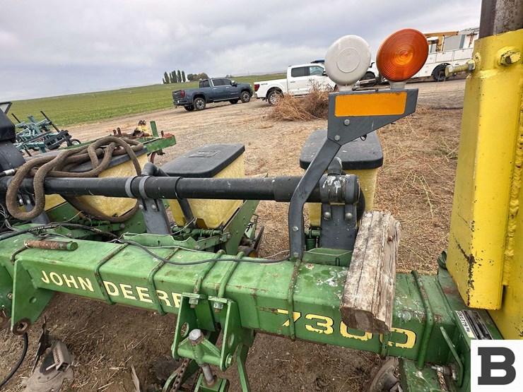 john-deere-7300-image-16