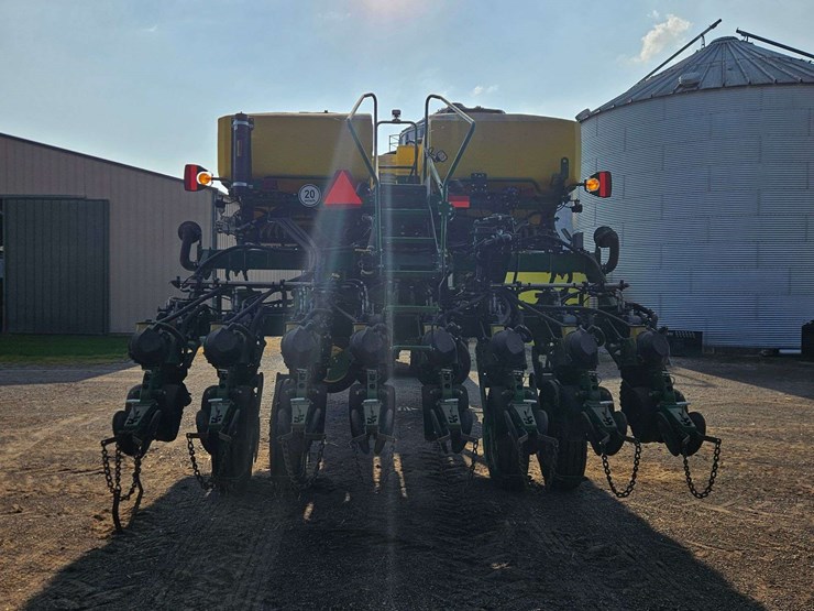 2024-john-deere-1795-image-18