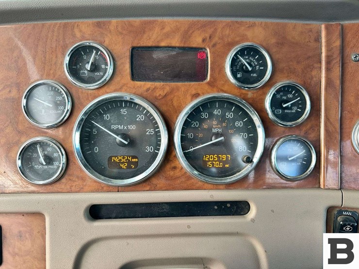 2008-peterbilt-386-image-89