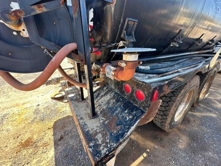 1996-freightliner-bobtail-water-truck-image-25