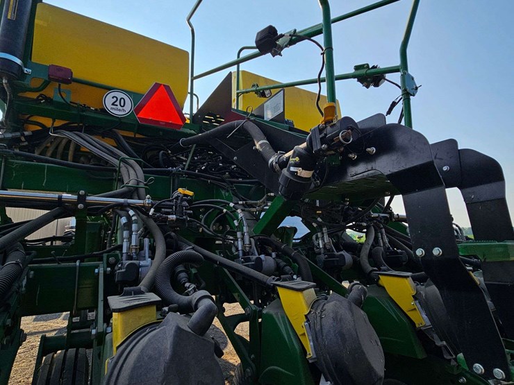 2024-john-deere-1795-image-30