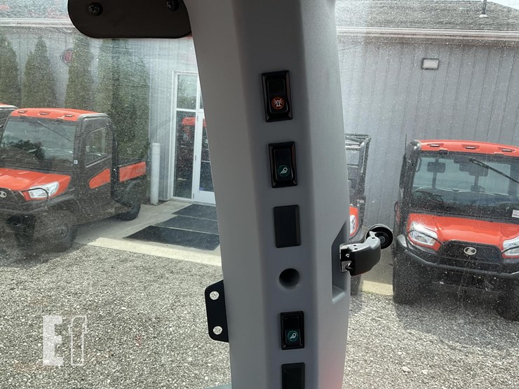 2020-kubota-m4-071hdc12-image-19