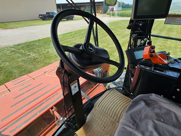 hesston-8550s-self-propelled-mower-conditioner-image-14