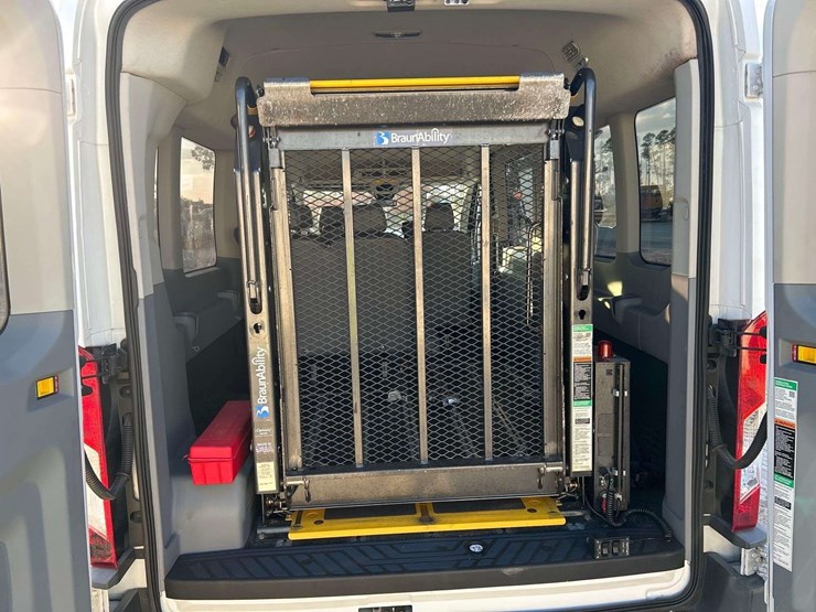 2016-ford-transit-image-19