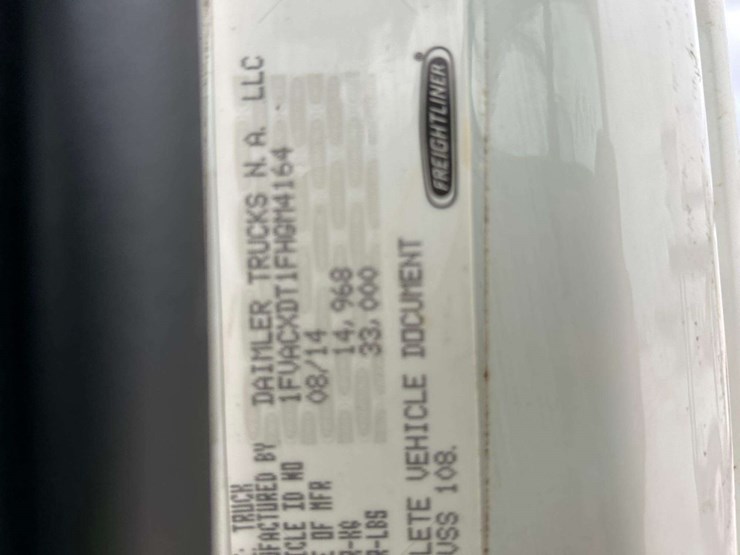 2015-freightliner-m2-106-image-5